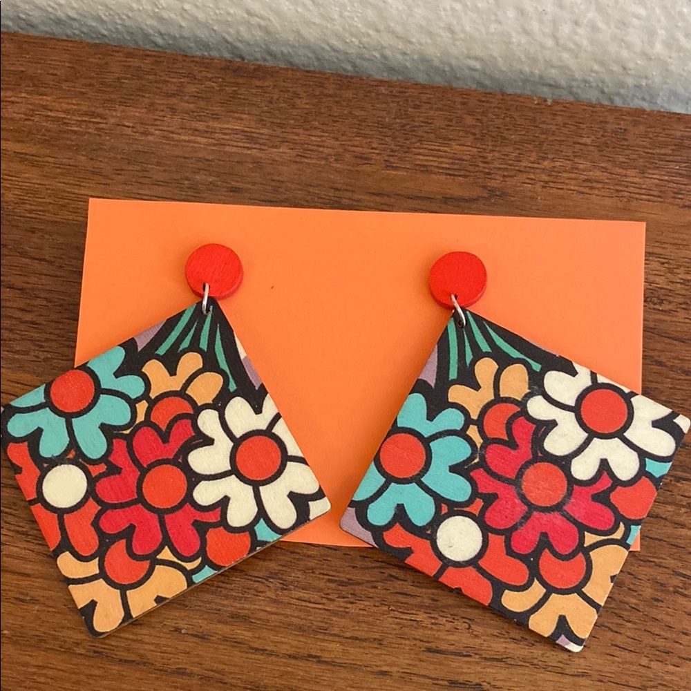 5/$10❤️❤️❤️NEW Dangling Colorful Floral Statement Earrings